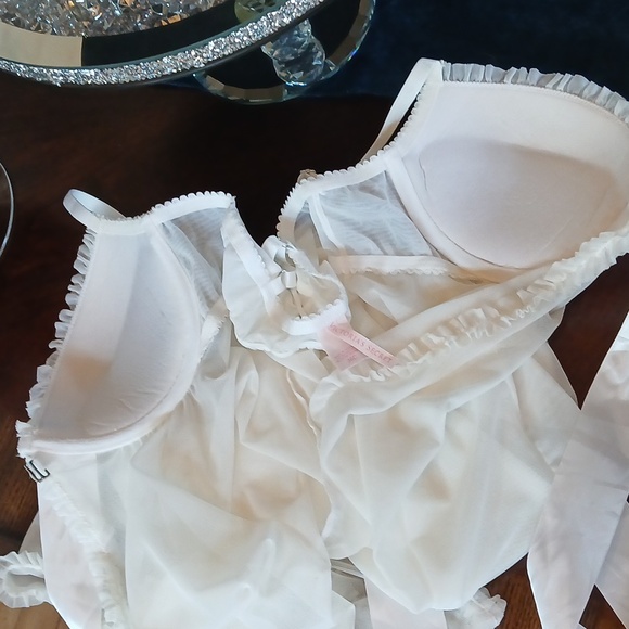 Victoria's Secret White Embellished Babydoll Nightie. Size 36C - Picture 15 of 17